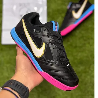 Nike Gato Negra Fucsia