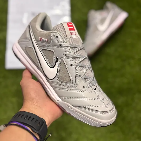 Nike Gato Gris