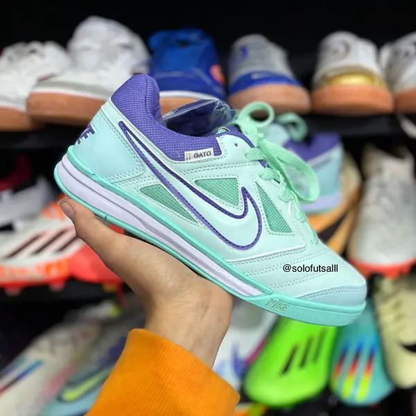 Gato Verde Menta Con Morado