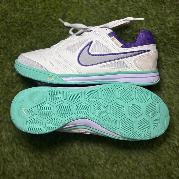 Gato Blanco Morado