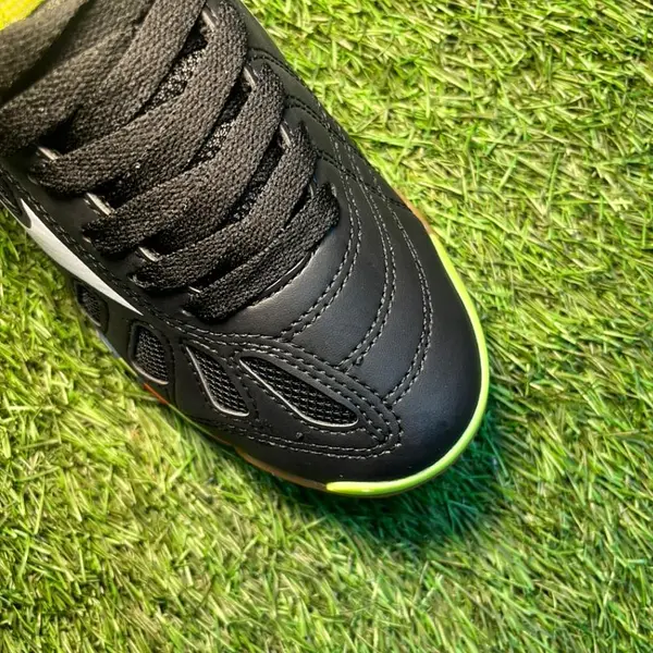 Mizuno Sala Classic Negra Colores