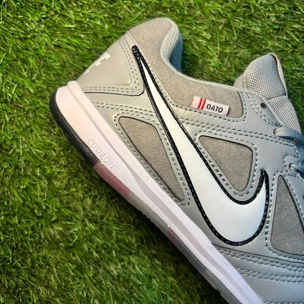 Nike Gato Gris