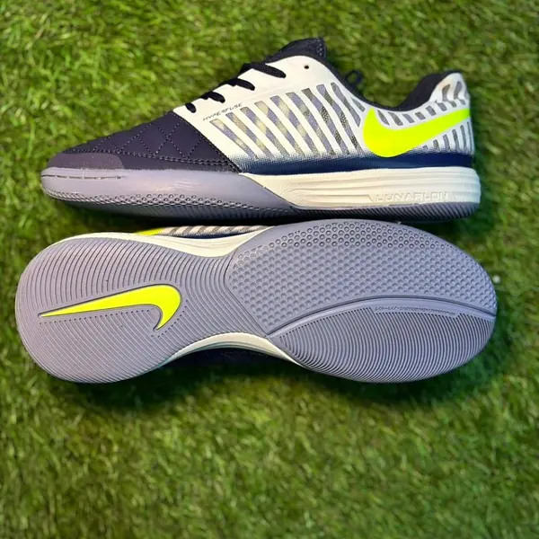 Lunar Gato Blanco Morado