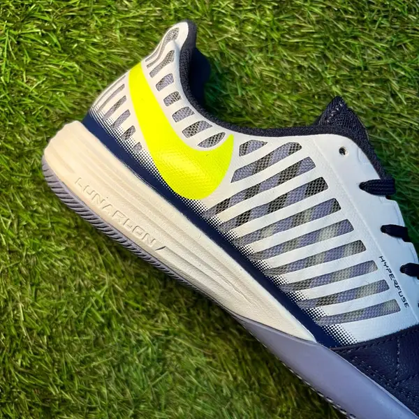 Lunar Gato Blanco Morado