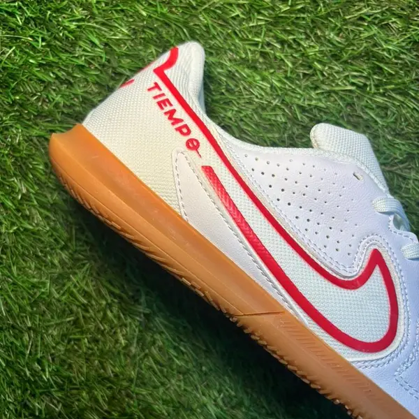 Nike Tiempo