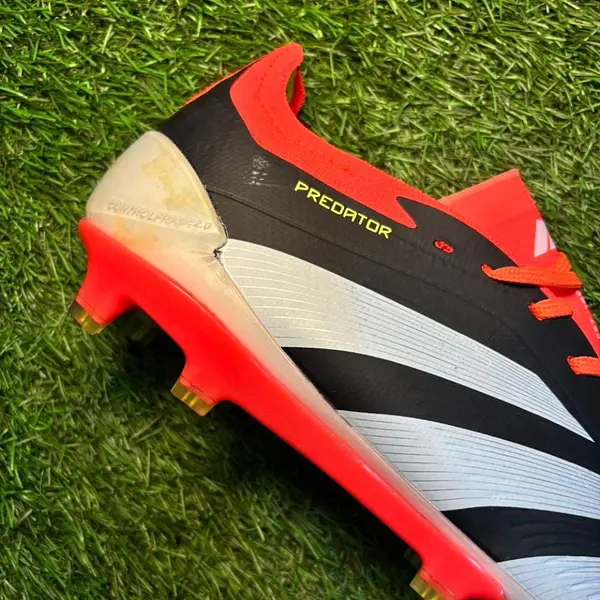Predator 24 Negro Naranja